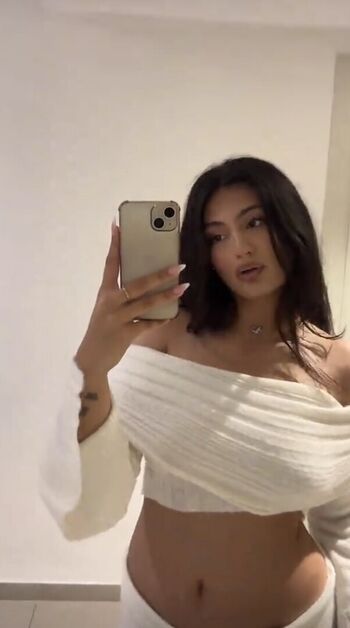 Full leaked Avneet kaur page private onlyfans photo