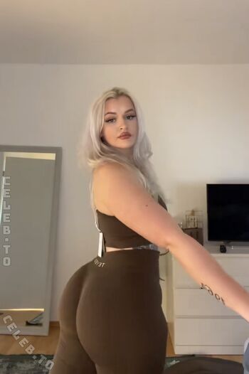 Full leaked Oliviahbls private onlyfans photo